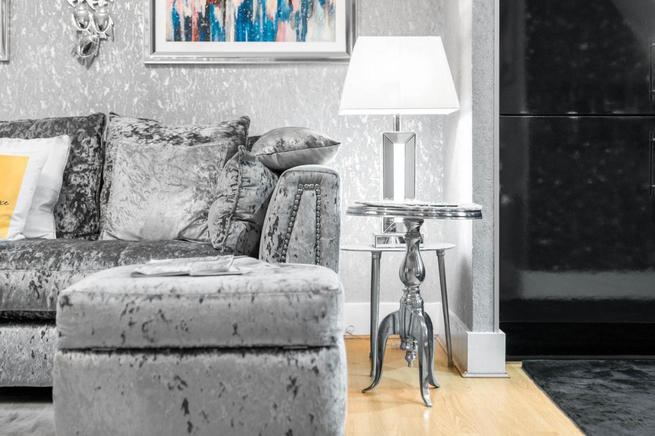 برمنغهام Luxury City Centre Apartment - Parking - Smart Tv - Wifi - Intercom المظهر الخارجي الصورة